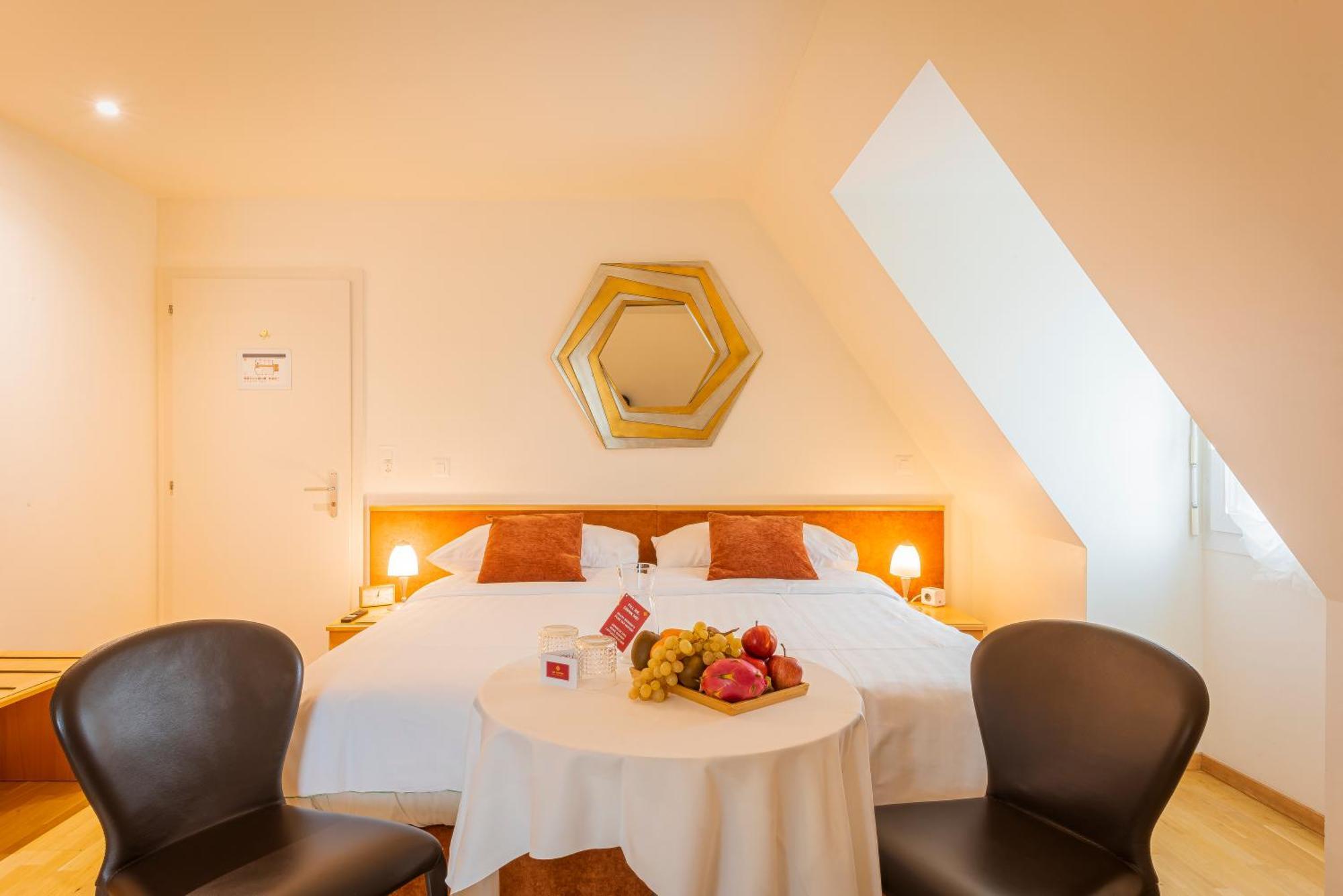 Hôtel du Cheval Blanc - City center Bulle Extérieur photo